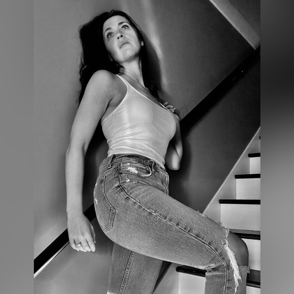 Meet your Posher, Andie - Picture 4 of 5